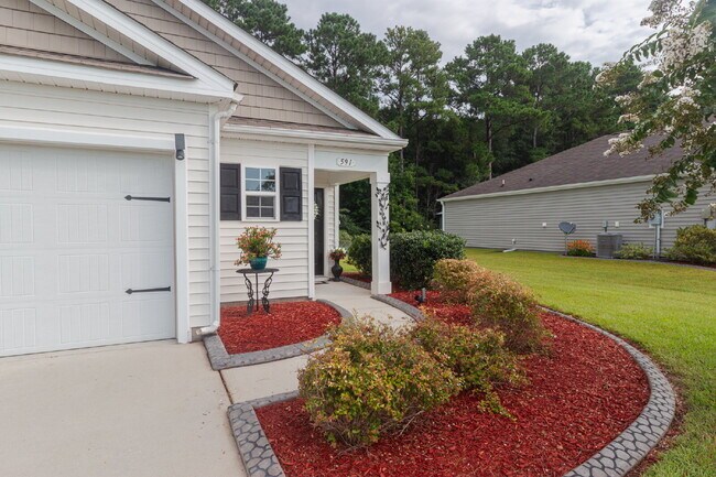 Building Photo - Cozy 3 Bedroom Home with Covered Patio