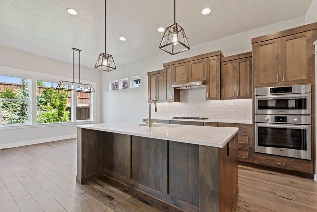 Building Photo - 2 bed 2.5 bath premium upgraded home in 55...