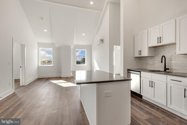 Building Photo - 7037 Ridge Ave