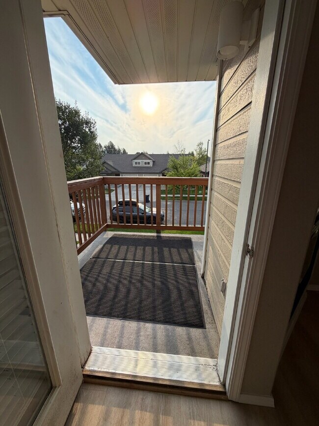 Building Photo - 825 Forest Glen #E