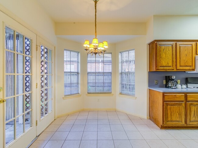 Building Photo - 14406 Fair Knoll Way