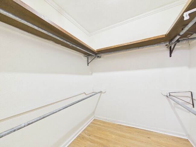 Building Photo - 4 Bedroom/3 Bathroom Home Available NOW!