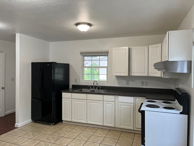 Building Photo - 211 Cookies Wy