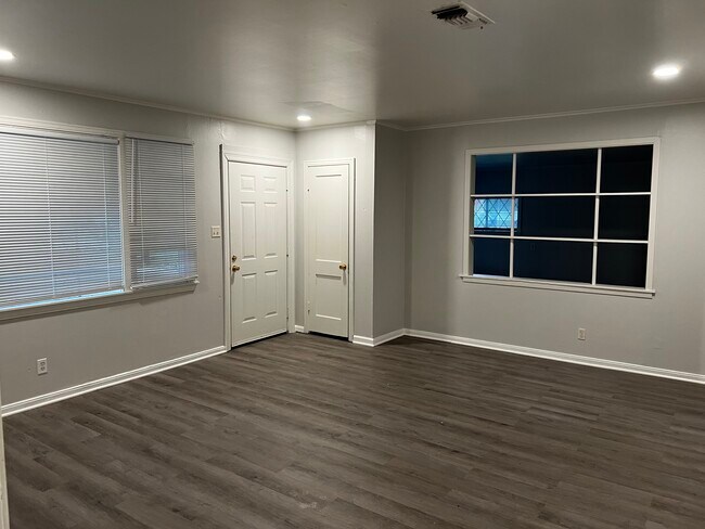 Building Photo - 1909 McCall St