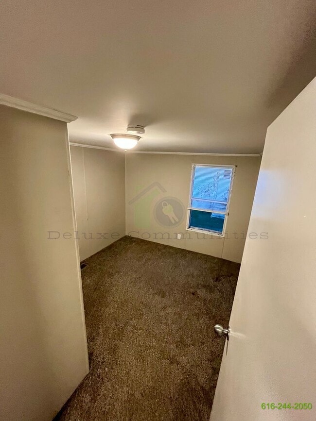 Building Photo - 3 Bedroom Mobile Home! Available NOW! Midd...