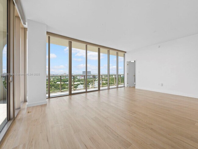 Building Photo - 2678 Tigertail Ave