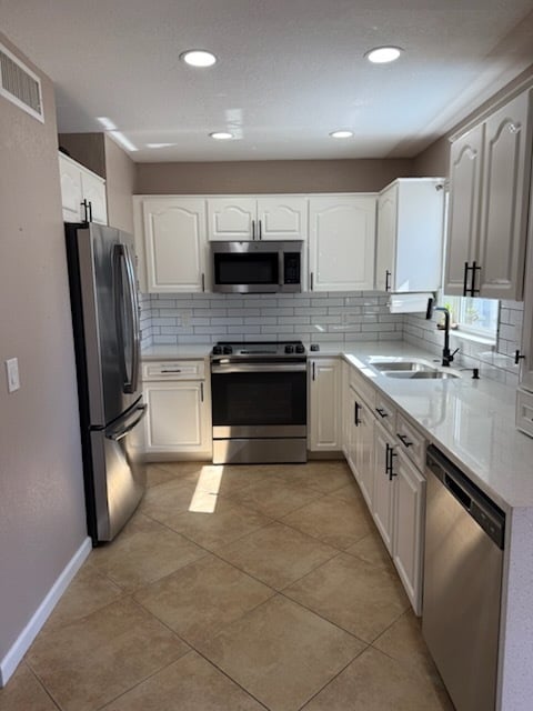 Building Photo - 3 Bedroom Oasis