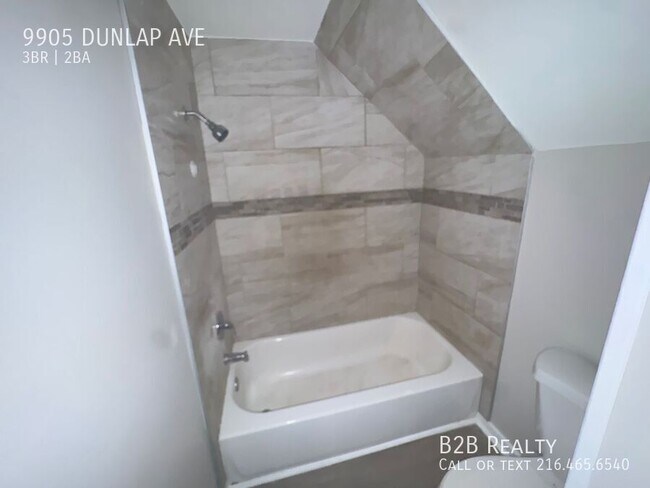 Building Photo - 9905 Dunlap Ave