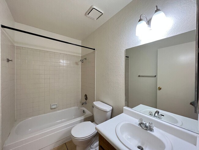 Building Photo - Sierra Oeste