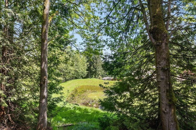 Building Photo - 3 Bedroom Sammamish Rambler in Quiet Cul d...