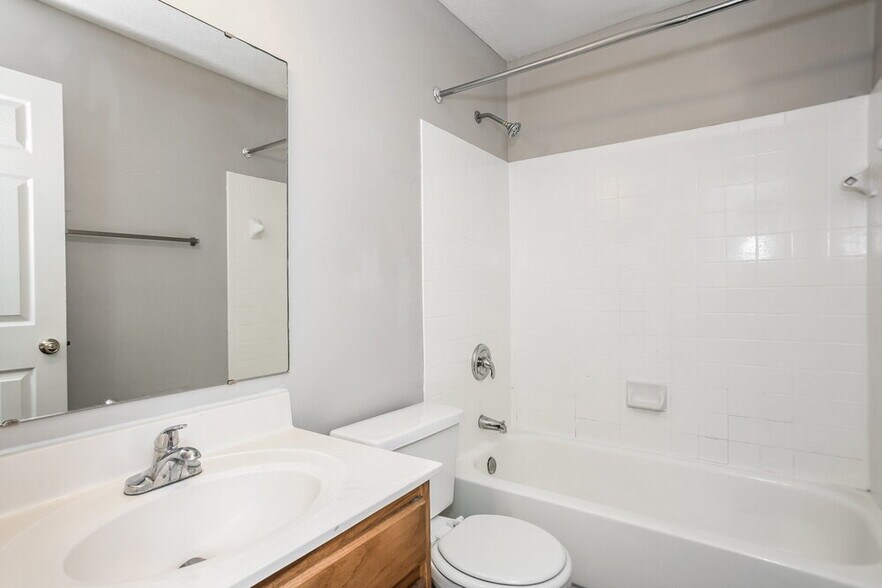 Building Photo - 2946 Scottsdale Dr