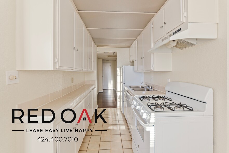 Building Photo - 5640 Franklin Ave