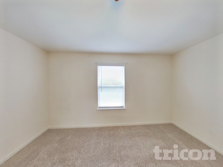 Building Photo - 230 Banjo Trl