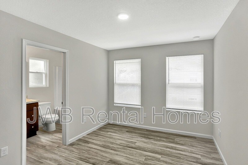 Building Photo - 863 Ionia St