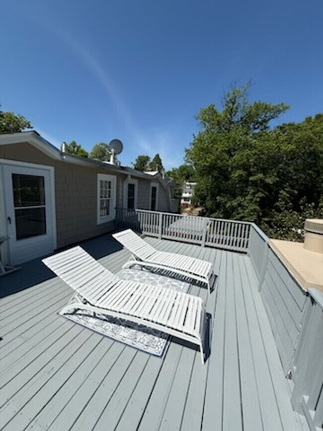 Building Photo - *DREAM LOCATION* 6BR Completely Renovated Duplex