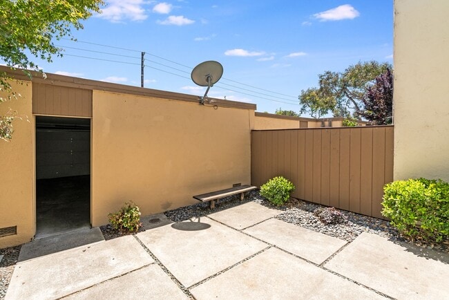 Building Photo - 1115 Camino Del Valle