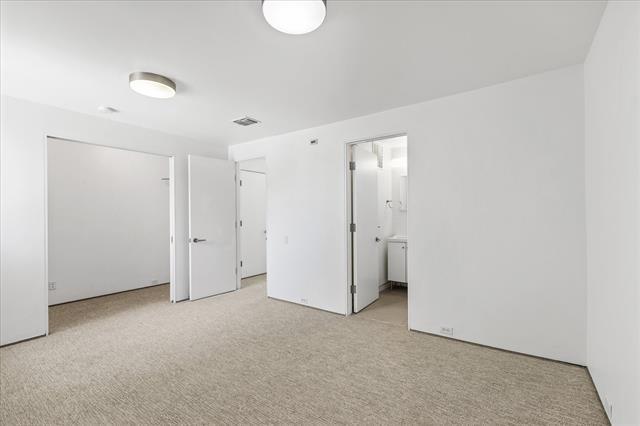 Building Photo - 33 Vanguard Way
