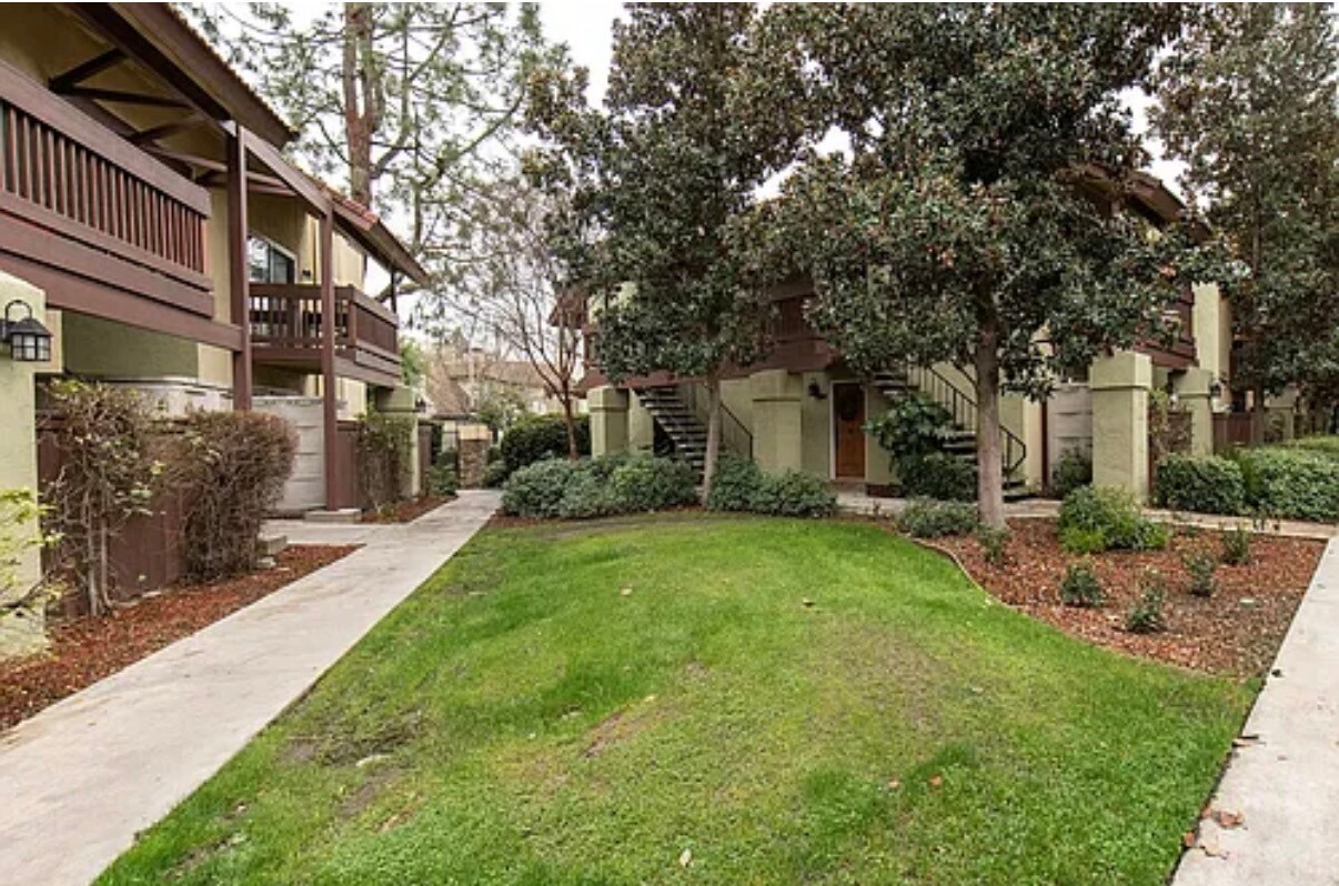 Building Photo - 2909 Huntington Blvd