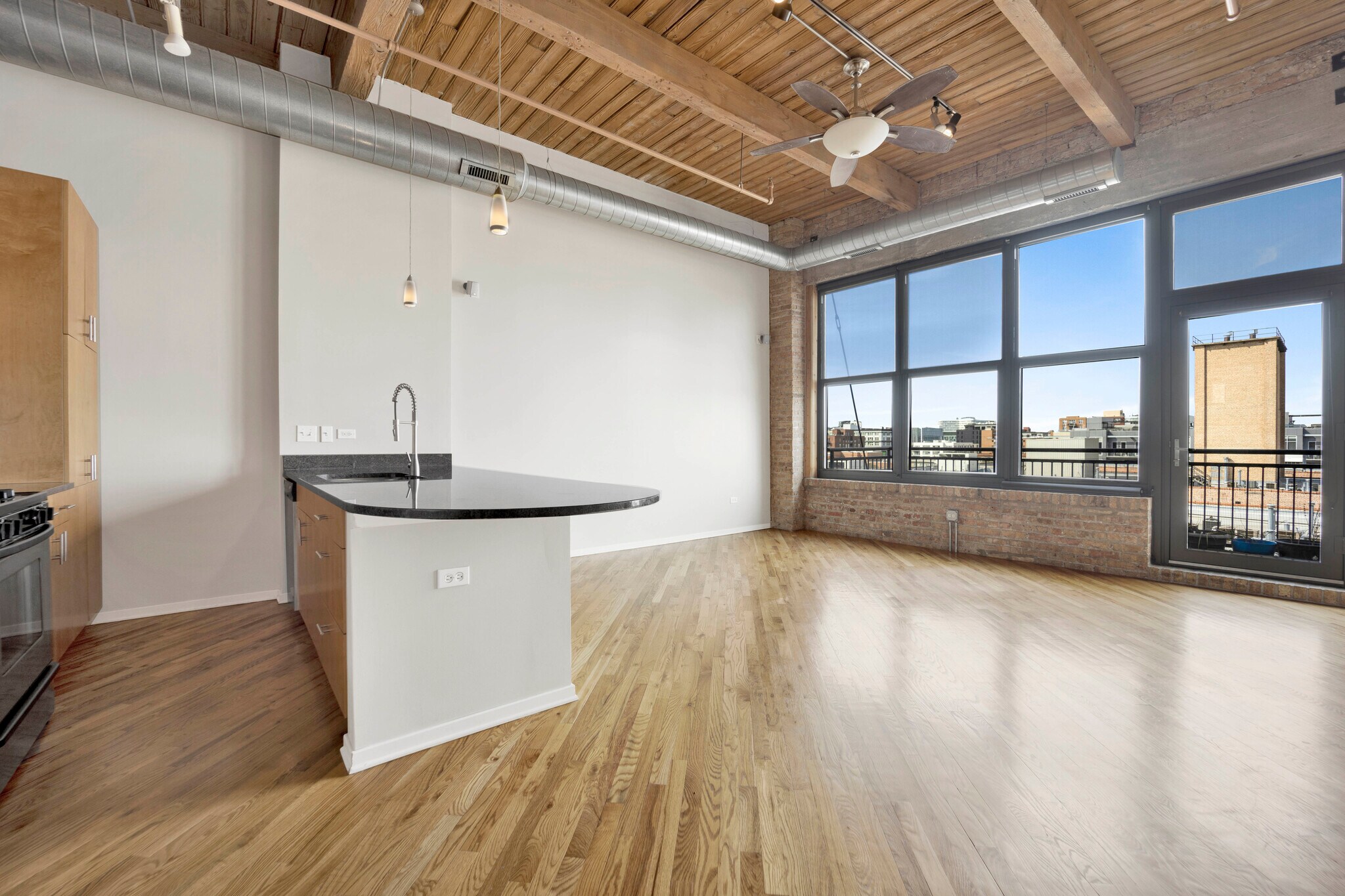 Building Photo - 1040 W Adams St