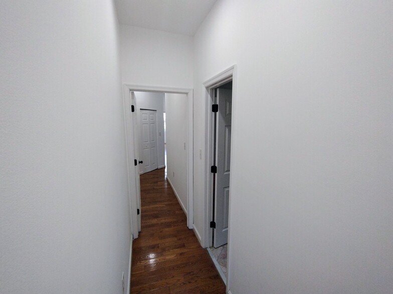 Building Photo - 1933 4th St NW