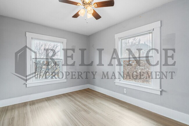 Building Photo - 3321 E Victor St