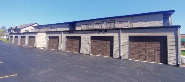 Building Photo - 323 W Main St