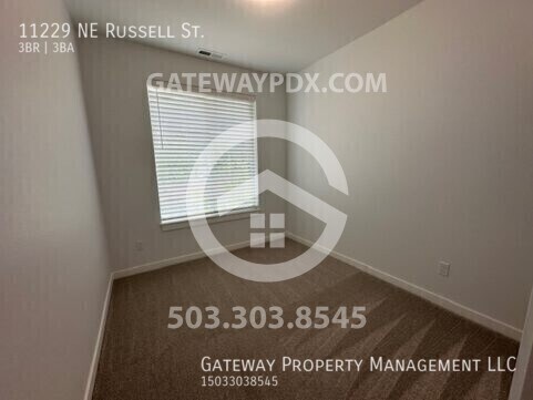 Building Photo - 11229 NE Russell St