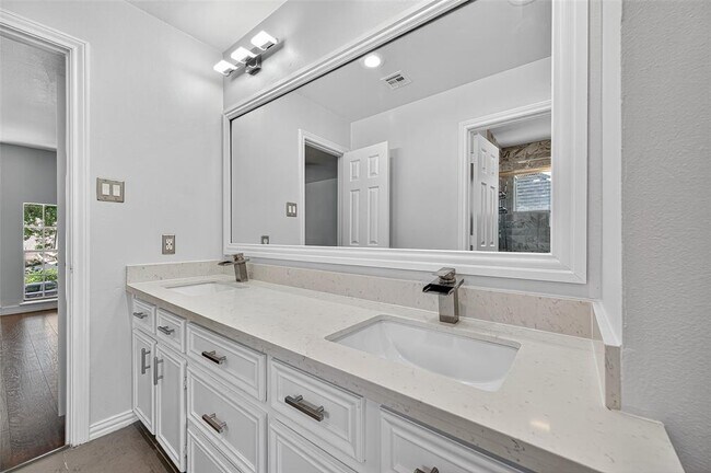Building Photo - 1035 Flagmore Dr