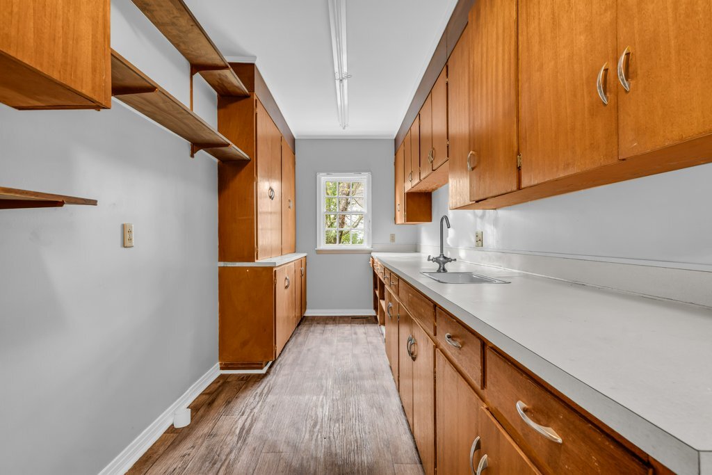 Building Photo - 905 8th Ave N