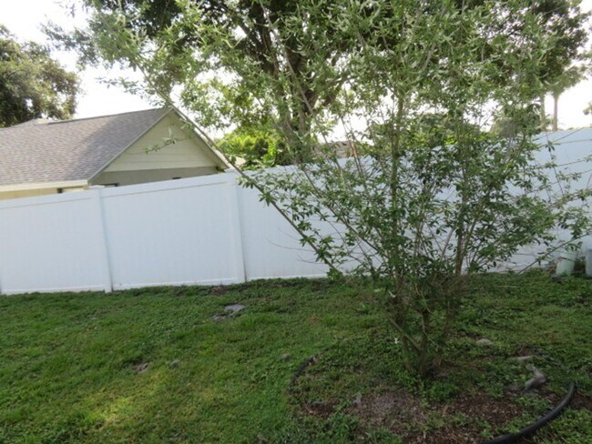 Building Photo - 839 Rosemere Cir
