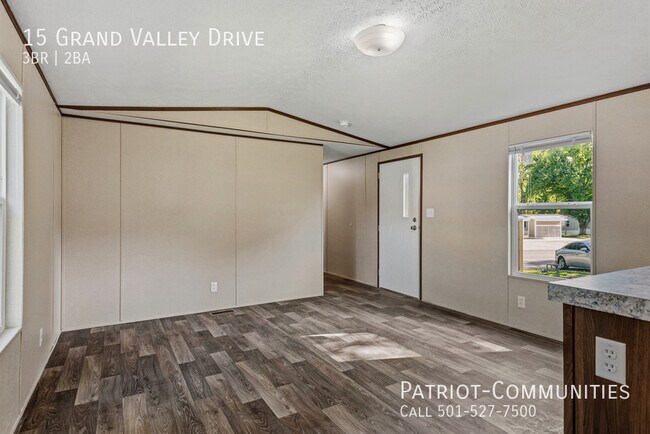 Building Photo - 15 Grand Valley Dr