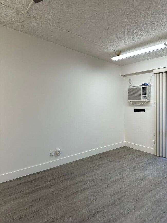 Building Photo - 208 Van Houten Ave