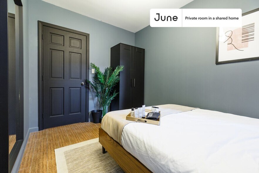 Building Photo - Private bedroom in 3 bed/1 bath Home