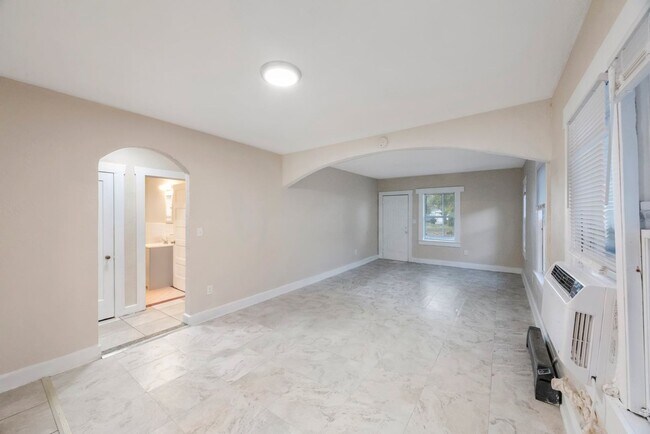 Building Photo - REDUCED  $25 App Fee  3bdrm/1bath home with large yard ** Section 8 OK *** $1795.00**