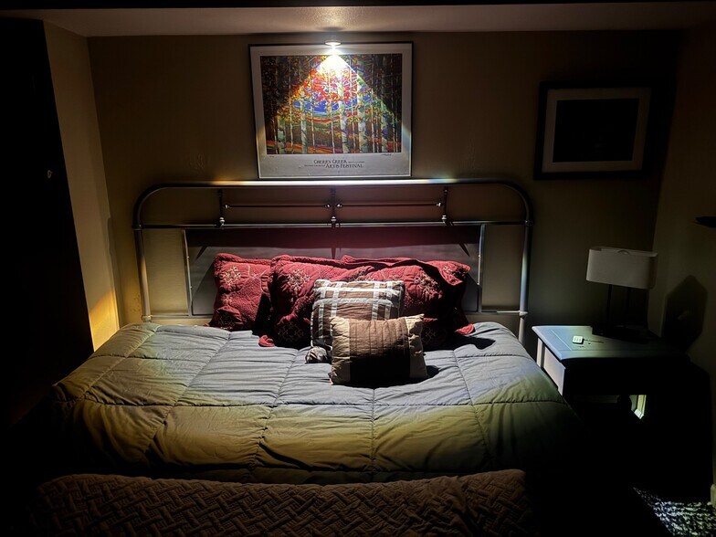 Building Photo - 1887 Hunters Dr