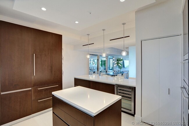 Building Photo - 3040 N Ocean Blvd