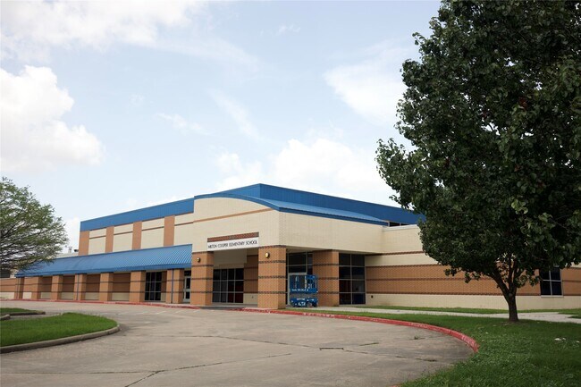 Building Photo - 907 Aft Valley Dr
