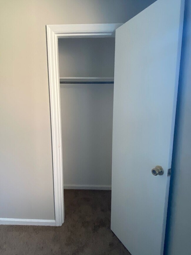 Building Photo - Ridgewood Subdivision Gem: 3-Bedroom Home with Fenced Yard.