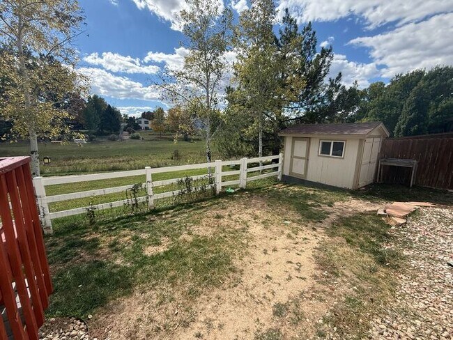 Building Photo - 3 Bedroom 2 Bath Tri Level Home with 2 Car...