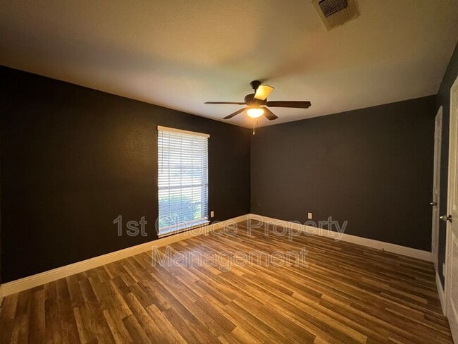 Building Photo - 1020 Pleasant Valley Ln