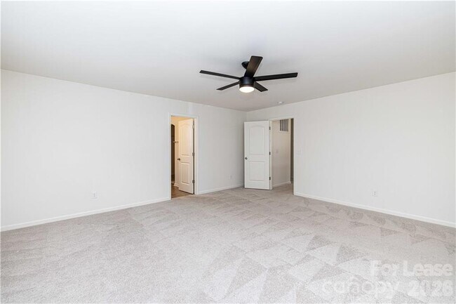 Building Photo - 824 Yorkshire Dr