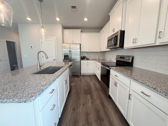 Building Photo - Three Bedroom Home in Millstone Landing!