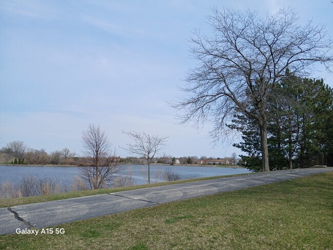 Building Photo - 11 Parkside Ct