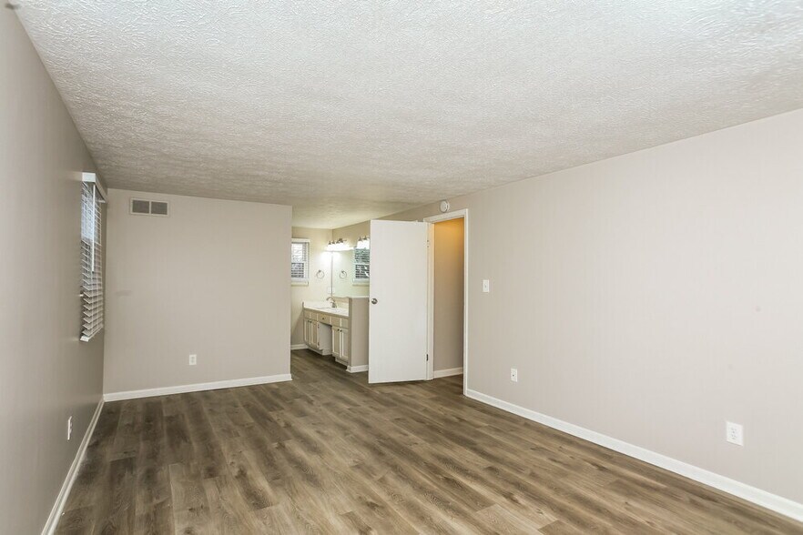 Building Photo - 8332 Castle Ridge Ln