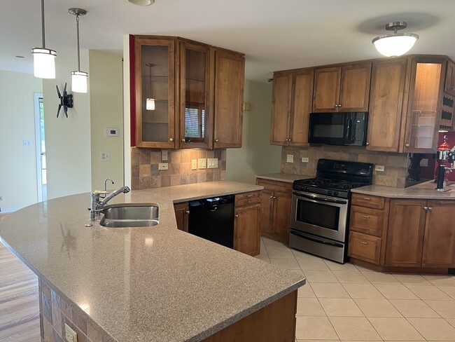 Building Photo - 1520 N Fernandez Pl