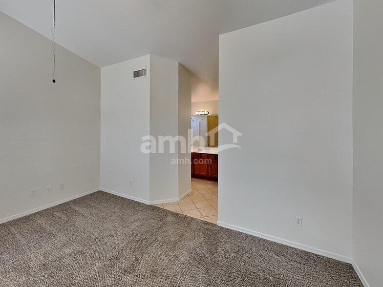 Building Photo - 7729 W Rancho Dr