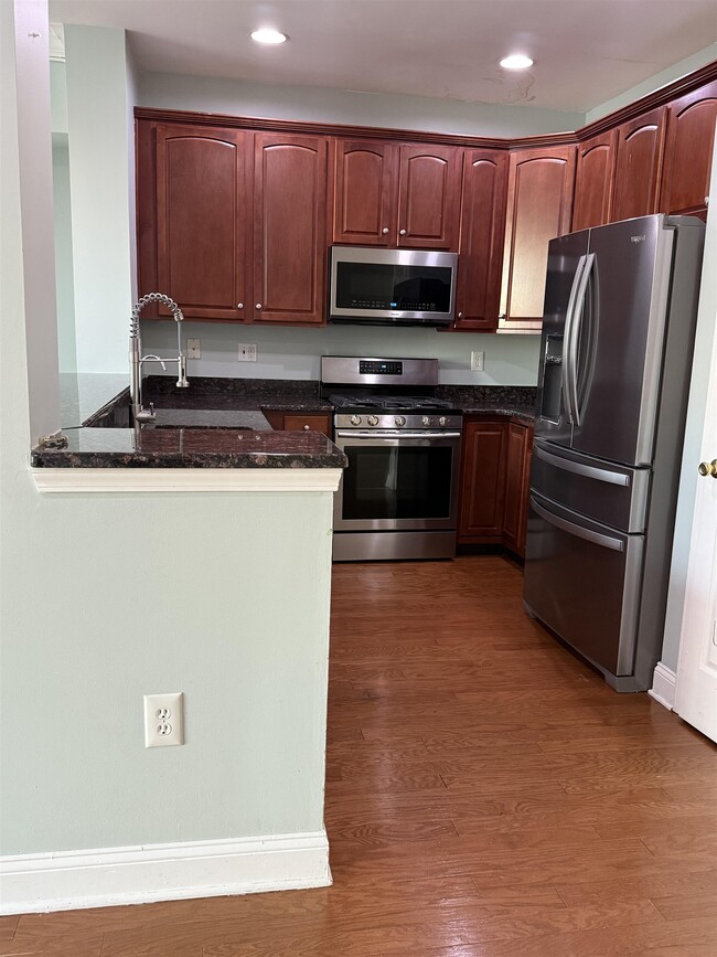 Building Photo - 76 Lyon Ct