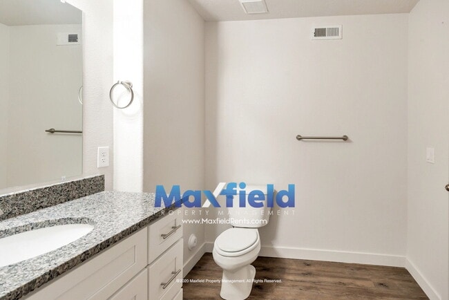 Building Photo - Pet Friendly Main Floor 3BD 2BA 2GA Unit Near Costco and High School