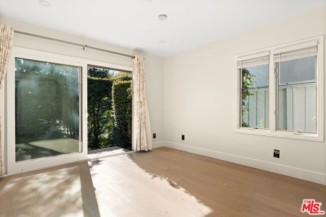 Building Photo - 8921 Ashcroft Ave