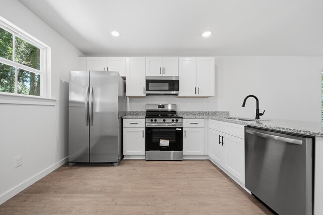 Building Photo - Hickory Duplex 131